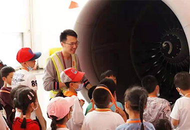 海航技术“筑梦计划”之爸爸带你“探”飞机活动在云南举行